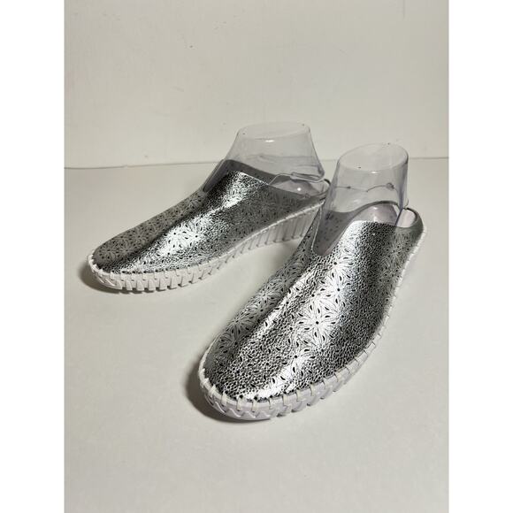 Bernie Mev NEW Silver Leather Cutout Flower Flat Shoe Clog Slip On 41 EU 10 US - Picture 1 of 9
